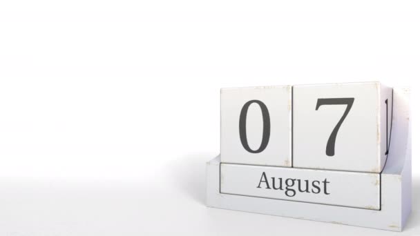 Kub kalendern visar 7 augusti datum. 3D-animering — Stockvideo