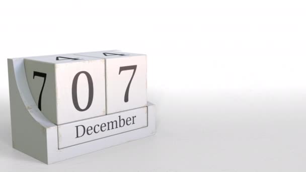 Wooden blocks calendar shows December 7 date, 3D animation — Stock Video