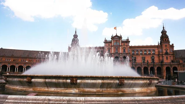 有名なエスパーニャ建物、スペイン、セビリアでの泉 — ストック写真