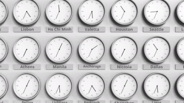 Часы показывают время в Анкоридже, США среди различных часовых поясов. 3D анимация — стоковое видео