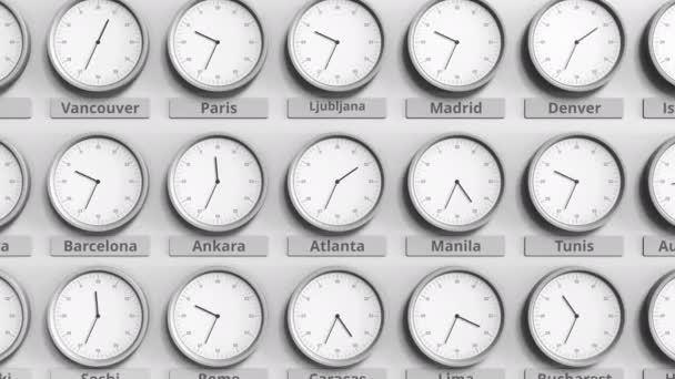 Round clock showing Atlanta, USA time within world time zones. 3D animation — Stock Video