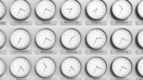 Круглые часы, показывающие время в Вене, Австрия в пределах мировых часовых поясов. 3D анимация — стоковое видео