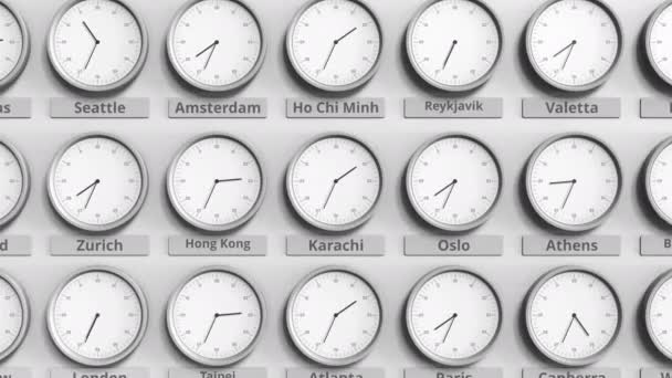 Relógio redondo mostrando Karachi, Paquistão tempo dentro de fusos horários mundiais. Animação 3D — Vídeo de Stock