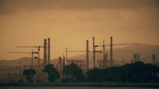 Майорга Puente Іспанія - 27 вересня 2018. Lubrisur нафтопереробний завод — стокове відео