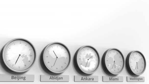 Hodiny ukazují čas Ankara, Turecko mezi různými časovými pásmy. Konceptuální 3d animace — Stock video