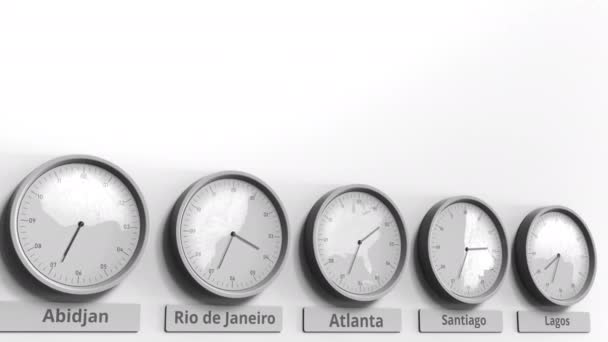 Horloge ronde montrant Atlanta, États-Unis d'Amérique heure dans les fuseaux horaires du monde. Animation 3D conceptuelle — Video