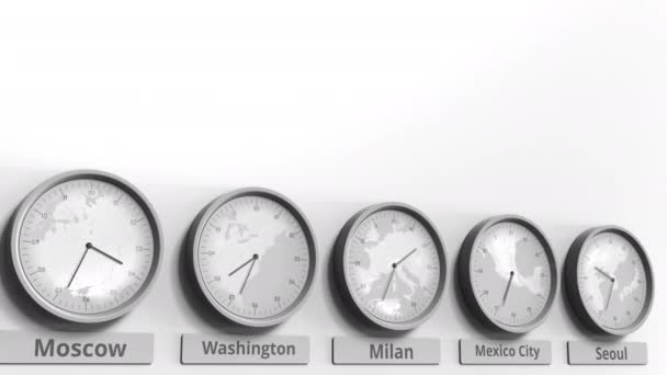 Céntrate en el reloj que muestra la hora de Milán, Italia. Animación 3D conceptual — Vídeo de stock