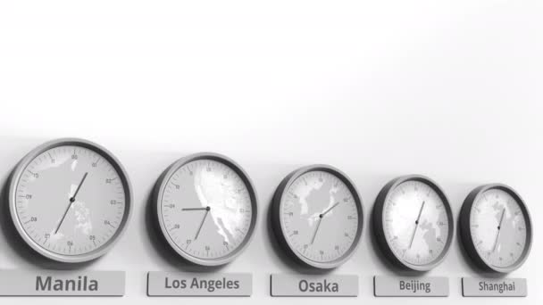 Klockan visar Osaka, Japan tid bland olika tidszoner. Konceptuell 3d-animering — Stockvideo