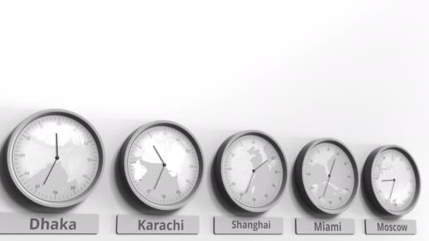 Круглые часы, показывающие Шанхай, Китай в пределах мировых часовых поясов. Концептуальная 3D анимация — стоковое видео