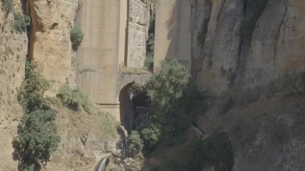 Puente Nuevo-brug, de belangrijkste bezienswaardigheid van de stad Ronda, Spanje — Stockvideo