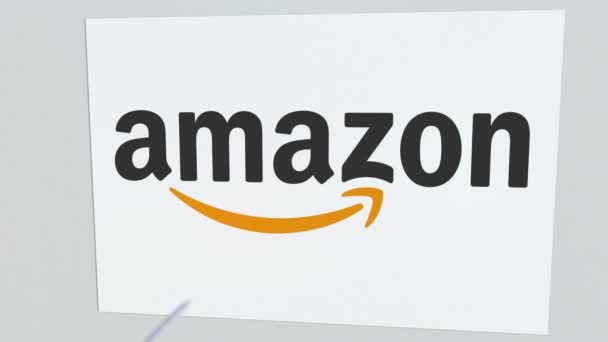 Amazon-Firmenlogo wird von Pfeil geknackt. Unternehmensprobleme konzeptionelle redaktionelle Animation — Stockvideo