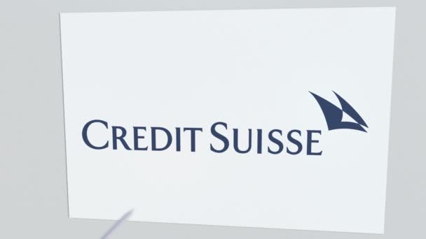 CREDIT SUISSE logotipo de la empresa está agrietado por la flecha de tiro con arco. Problemas corporativos animación editorial conceptual — Vídeos de Stock