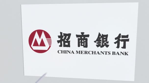 Arco e flecha quebra placa de vidro com logotipo da empresa CHINA MERCHANTS BANK. Edição de negócios animação editorial conceitual — Vídeo de Stock