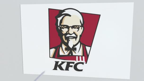 Logotipo de la compañía KFC siendo golpeado por flecha de tiro con arco. Crisis empresarial animación editorial conceptual — Vídeos de Stock