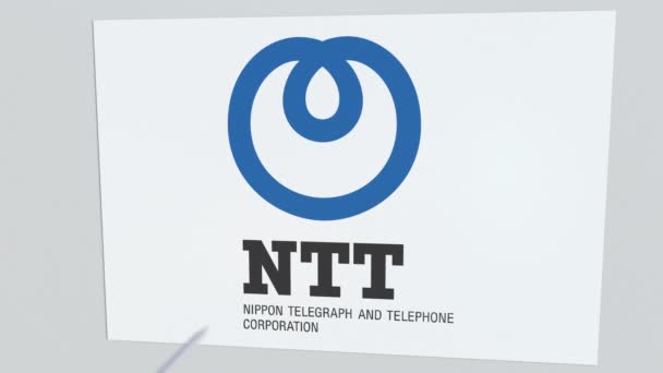 Bågskytte pilen träffar plattan med Ntt logotyp. Företagens problem konceptuella redaktionella animation — Stockvideo