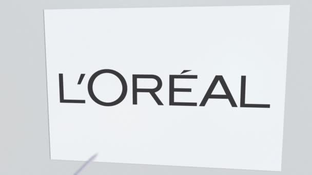 Loreal bedrijfslogo geraakt door Boogschieten-pijl. Business crisis conceptuele redactionele animatie — Stockvideo