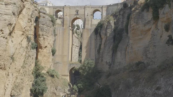Słynnego mostu Puente Nuevo przez Kanion, główną atrakcję miasta Ronda, Hiszpania — Zdjęcie stockowe