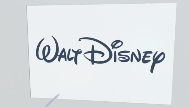 WALT DISNEY logotipo de la empresa está agrietado por la flecha de tiro con arco. Problemas corporativos animación editorial conceptual — Vídeos de Stock