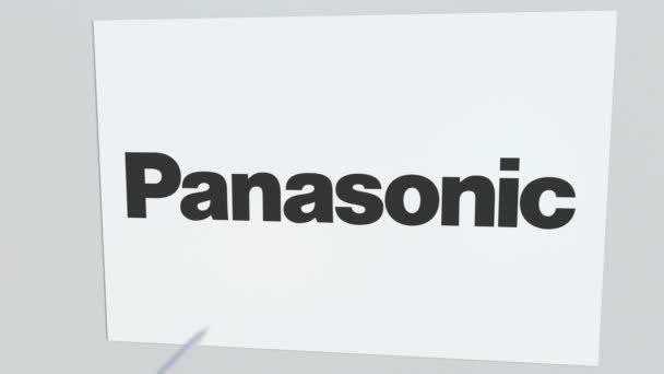 Logo de la empresa PANASONIC siendo golpeado por la flecha de tiro con arco. Crisis empresarial animación editorial conceptual — Vídeo de stock
