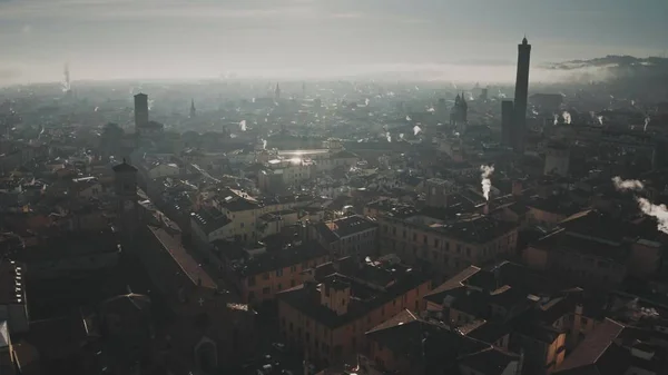 Letecký pohled na panoráma města Bologna ráno, Itálie — Stock fotografie