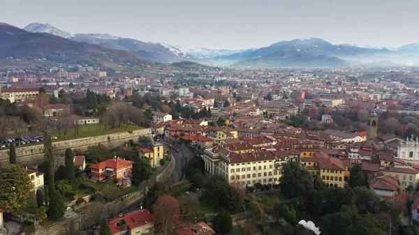 Aerial view of Bergamo cityscape and surrounding mountains, Italy — Stock Photo, Image