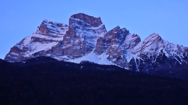 Upływ czasu wschodu słońca w Dolomity, pasmo górskie w północno-wschodnich Włoszech, część Alp Południowych — Wideo stockowe