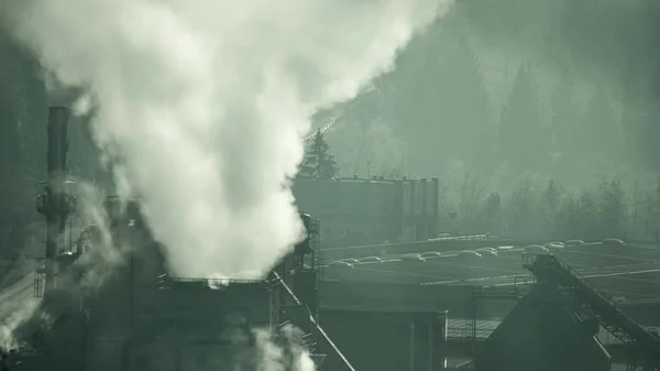 木材処理工場を汚染空気します。 — ストック写真