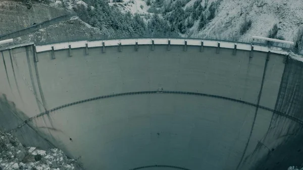 Monte Toc, Italien - 23 December 2018. Flygfoto över ökända Vajont Dam, orsaken fruktansvärda katastrofen i Piave dalen den 9 oktober 1963 — Stockfoto