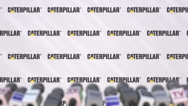 Evento mediático de CATERPILLAR, muro de prensa con logo y micrófonos, animación editorial — Vídeo de stock