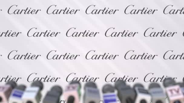 Пресс-конференция CARTIER, пресс-стенд с логотипом в качестве фона и микрофонов, редакционная анимация — стоковое видео
