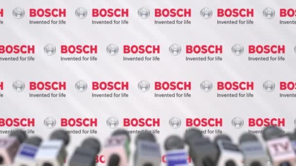 Пресс-конференция BOSCH, пресс-стена с логотипом в качестве фона и микрофонов, редакционная анимация — стоковое видео