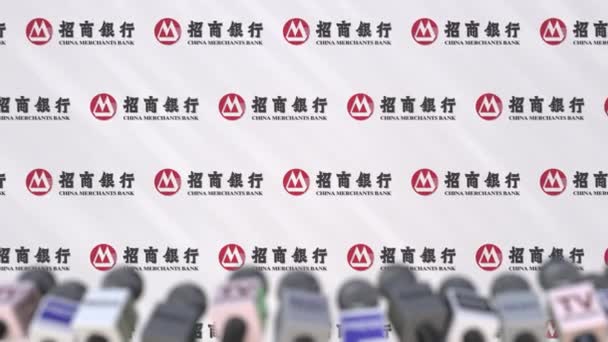 Conferenza stampa di BANCA MERCANTILI CINA, parete stampa con logo sullo sfondo e microfoni, animazione editoriale — Video Stock