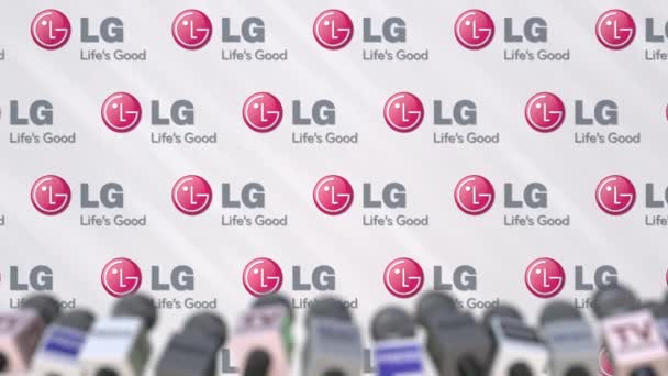 Evento mediático de LG, pared de prensa con logo y micrófonos, animación editorial — Vídeos de Stock