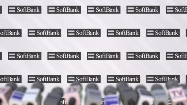 Mediehändelse av Softbank, tryck på väggen med logotyp och mikrofoner, redaktionella animation — Stockvideo