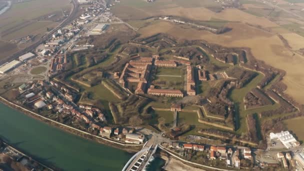Luftaufnahme der sternförmigen Zitadelle oder Cittadella von Alessandria. piemont, italien — Stockvideo