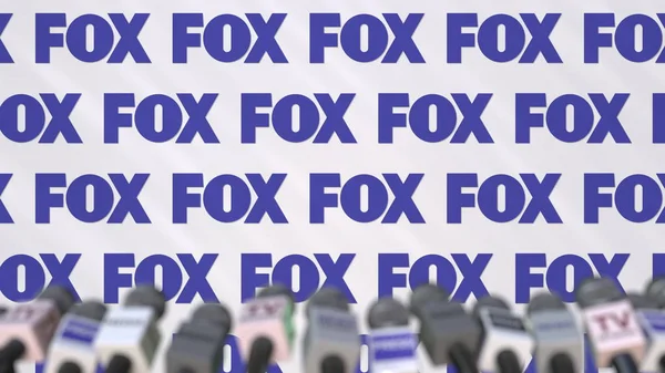 Fox bedrijf persconferentie, drukt u op muur met logo en microfoons, conceptuele redactionele 3D-rendering — Stockfoto