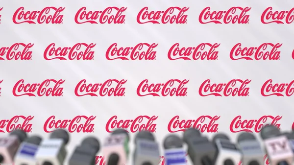 Presskonferens av Coca-Cola company, tryck på väggen med logotypen som bakgrund och mics, redaktionella 3d-rendering — Stockfoto