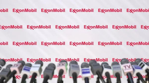 Media εκδήλωση της Exxon Mobil, πατήστε τοίχος με λογότυπο και μικρόφωνα, συντακτική 3d rendering — Φωτογραφία Αρχείου