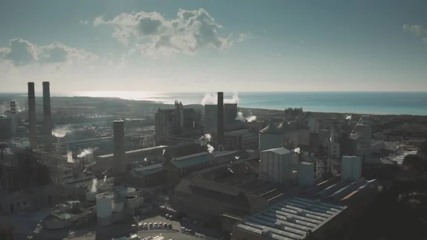 ROSIGNANO SOLVAY, ITALIA - ENERO 2, 2019. Vista aérea de la fábrica química de Solvay S.A. contaminante — Foto de Stock