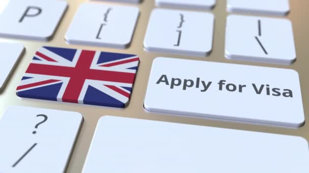 SOLICITA VISA texto y bandera de Gran Bretaña en los botones del teclado de la computadora. Animación 3D conceptual — Vídeo de stock