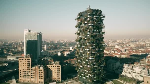 ミラノ イタリア 2019 ボスコ Verticale または垂直フォレスト住宅タワーの空撮 — ストック動画