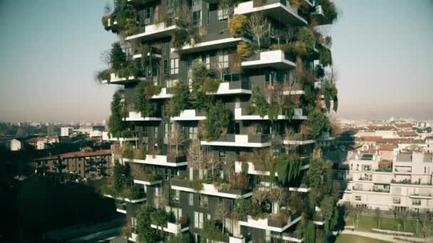 Μιλάνο, Ιταλία - Ιανουάριος 5, 2019. Φάρος του Bosco Verticale ή κατακόρυφο δάσος κατοικιών πύργος στην περιοχή Porta Nuova — Αρχείο Βίντεο