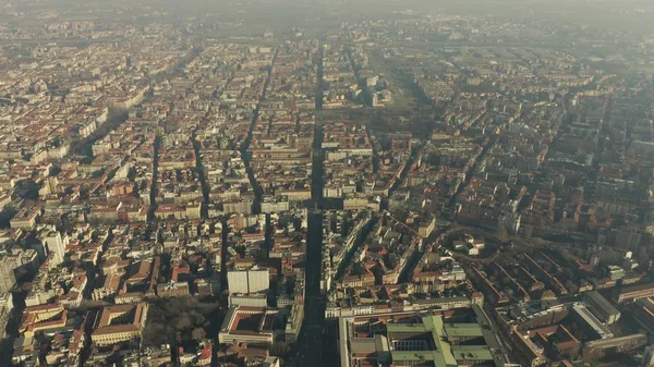 Nagy magasságban légi felvétel Milánó. Lombardia, Olaszország — Stock Fotó