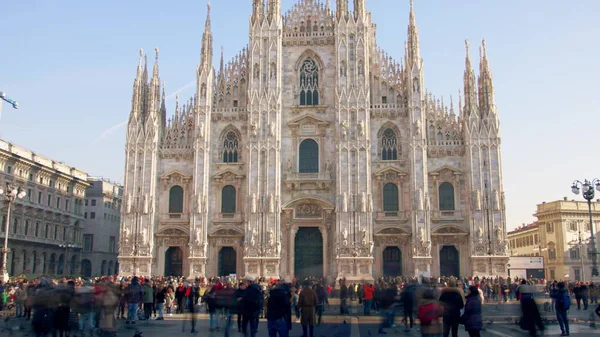 Uzun pozlama atış Duomo di Milano veya Milano Katedrali'ne, city, İtalya'nın merkezinde ana Simgesel Yapı — Stok fotoğraf