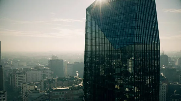 MILÁN, ITALIA - 5 de enero de 2019. Foto aérea del rascacielos de la oficina del banco BNP Paribas —  Fotos de Stock