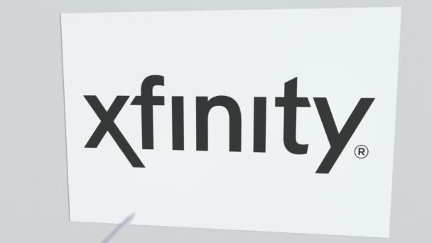 Logotipo da empresa XFINITY sendo rachado por flecha de tiro com arco. Problemas corporativos animação editorial conceitual — Vídeo de Stock