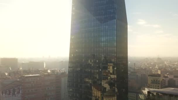 Milan, İtalya - 5 Ocak 2019. Elmas Kulesi veya Torre şehir yansıtan Diamante havadan görünümü — Stok video