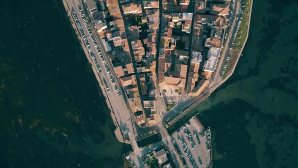Luchtfoto top-down mening van stad van Orbetello. Toscane, Italië — Stockvideo