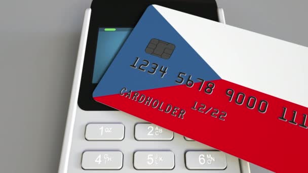 Terminal de pago con tarjeta de crédito con bandera de la República Checa. Sistema bancario nacional animación conceptual 3D — Vídeo de stock