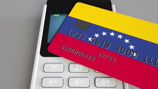 Terminal de pago con tarjeta de crédito con bandera de Venezuela. Sistema bancario nacional venezolano animación conceptual 3D — Vídeo de stock